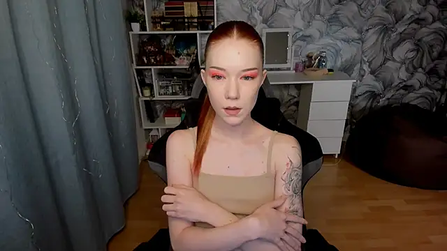 Snapshot of litl_Mia chatting on 09.27.25 litl Mia online show from 09.27.25