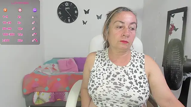 Snapshot of stepmother_105 chatting on 05.07.26 stepmother 105 online show from 05.07.26