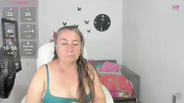 Snapshot of stepmother_105 chatting on 05.28.26 stepmother 105 online show from 05.28.26