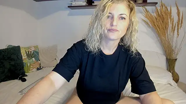 Snapshot of Jadore_able chatting on 04.23.26 Jadore able online show from 04.23.26