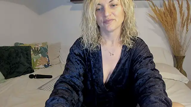 Snapshot of Jadore_able chatting on 04.27.26 Jadore able online show from 04.27.26