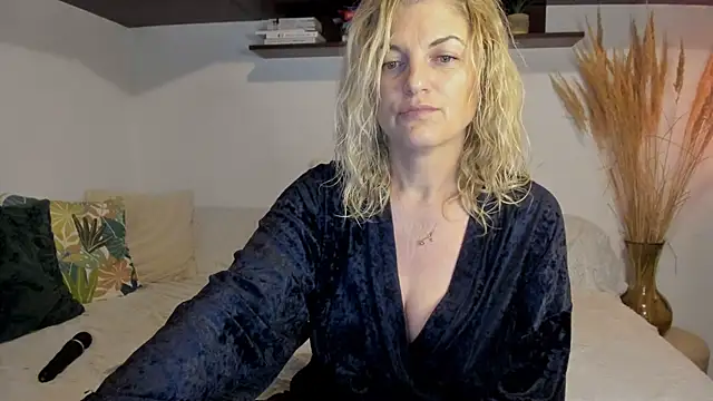 Snapshot of Jadore_able chatting on 05.22.26 Jadore able online show from 05.22.26