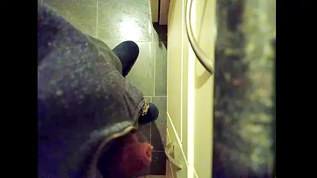 Snapshot of hairyuncut00 chatting on 02.15.26 hairyuncut00 online show from 02.15.26