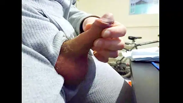 hairyuncut00 online show from 03.26.26