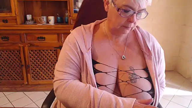 Snapshot of MISS_LINDAH chatting on 02.07.25 MISS LINDAH online show from 02.07.25