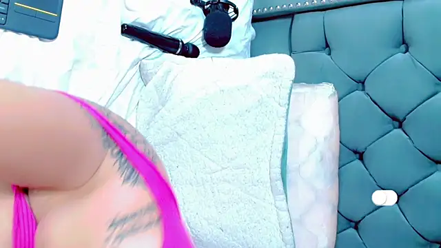 Imannejulienne online show from 01.24.25