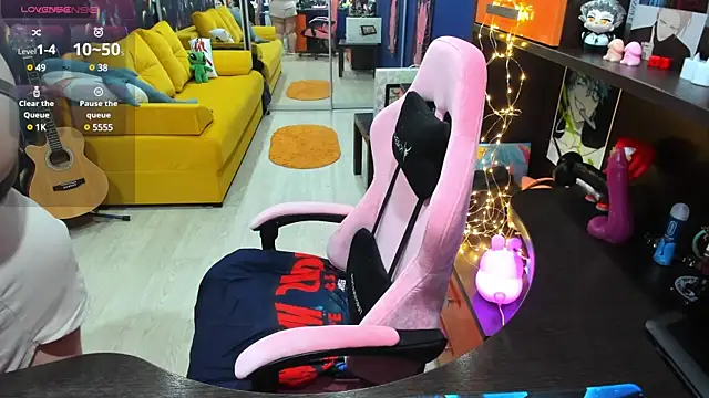 Softie Sofy online show from 01.25.25