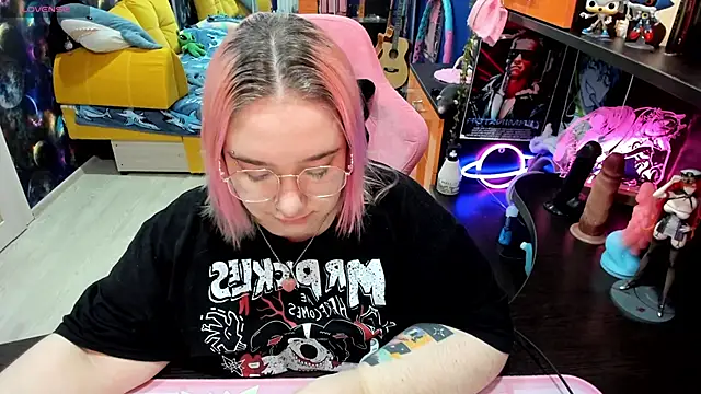 Softie Sofy online show from 10.19.25