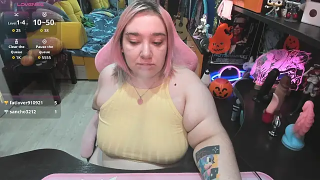 Softie Sofy online show from 10.25.25