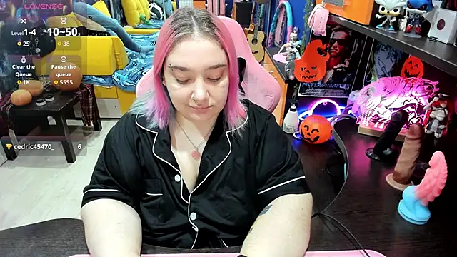 Softie Sofy online show from 10.30.25