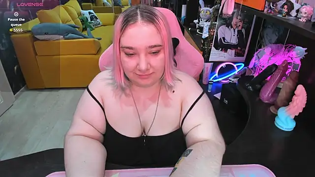 Snapshot of Softie_Sofy chatting on 06.27.26 Softie Sofy online show from 06.27.26