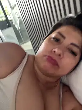 Snapshot of natural_bigboobs chatting on 03.11.25 natural bigboobs online show from 03.11.25