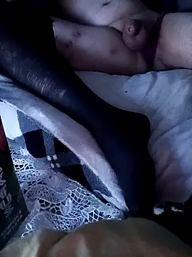 Snapshot of NylonBooyy chatting on 11.04.25 NylonBooyy online show from 11.04.25