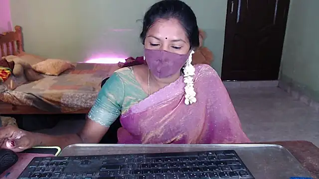 Snapshot of Novapol chatting on 04.26.26 Novapol online show from 04.26.26