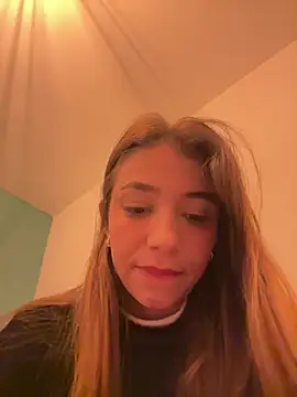 Snapshot of Hall_16 chatting on 01.11.25 Hall 16 online show from 01.11.25