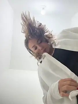 Snapshot of Hall_16 chatting on 03.20.25 Hall 16 online show from 03.20.25