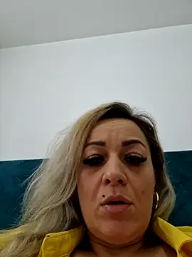 Snapshot of Ruxy42ETT chatting on 03.03.25 Ruxy42ETT online show from 03.03.25