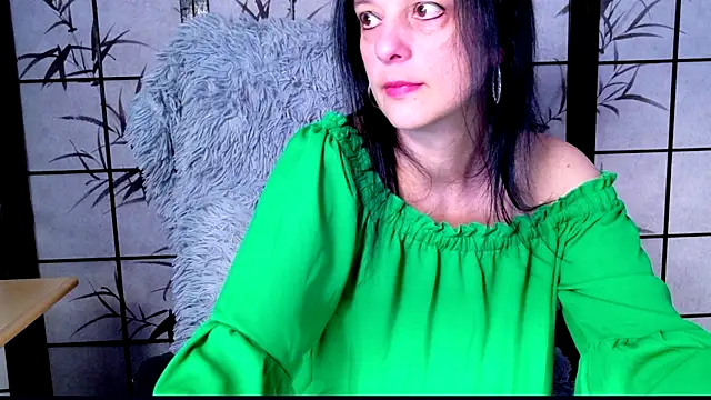 Snapshot of _Sweetlonglips_ chatting on 04.21.26 Sweetlonglips online show from 04.21.26