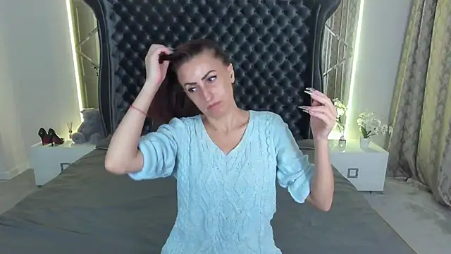 Snapshot of Rebecca_Diamond chatting on 10.28.25 Rebecca Diamond online show from 10.28.25