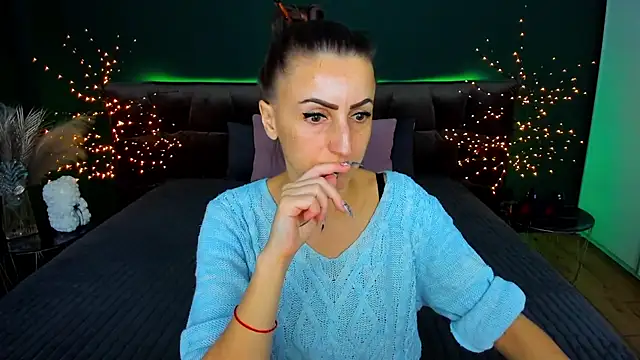 Snapshot of Rebecca_Diamond chatting on 11.17.25 Rebecca Diamond online show from 11.17.25