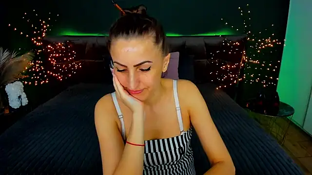 Snapshot of Rebecca_Diamond chatting on 11.18.25 Rebecca Diamond online show from 11.18.25