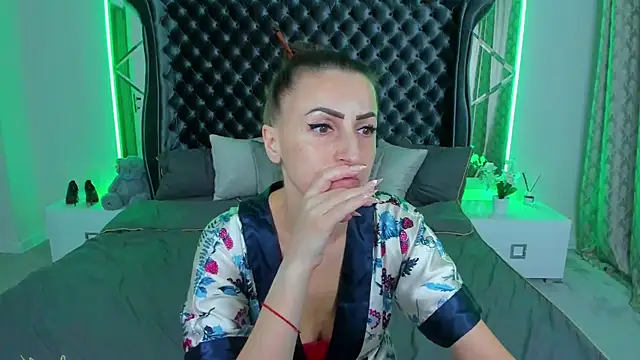 Snapshot of Rebecca_Diamond chatting on 11.23.25 Rebecca Diamond online show from 11.23.25