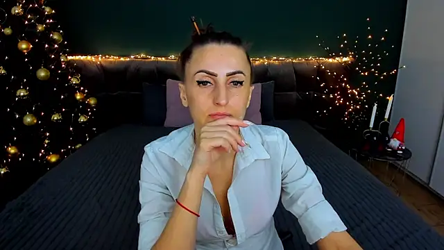 Snapshot of Rebecca_Diamond chatting on 12.16.25 Rebecca Diamond online show from 12.16.25