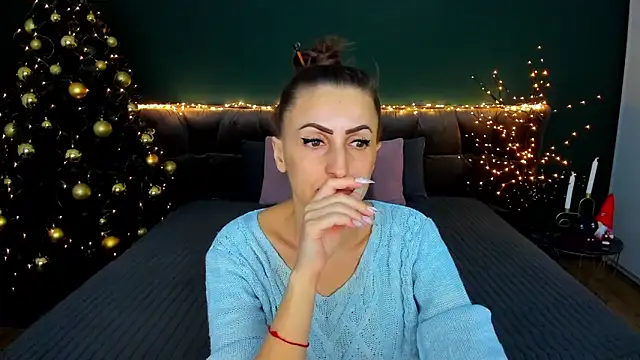 Snapshot of Rebecca_Diamond chatting on 12.18.25 Rebecca Diamond online show from 12.18.25