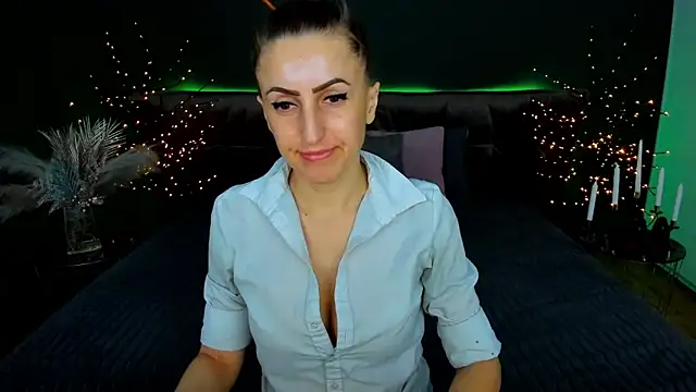 Snapshot of Rebecca_Diamond chatting on 02.02.26 Rebecca Diamond online show from 02.02.26