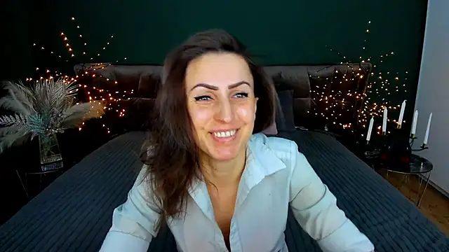 Snapshot of Rebecca_Diamond chatting on 02.22.26 Rebecca Diamond online show from 02.22.26