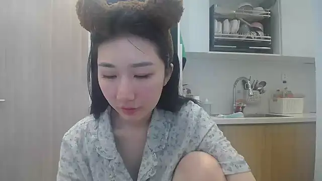 Snapshot of Asiagirll chatting on 05.02.26 Asiagirll online show from 05.02.26