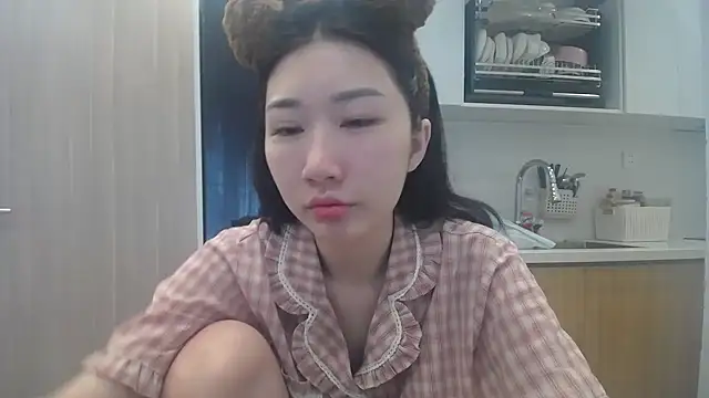 Snapshot of Asiagirll chatting on 05.11.26 Asiagirll online show from 05.11.26