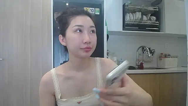Snapshot of Asiagirll chatting on 05.13.26 Asiagirll online show from 05.13.26