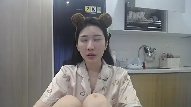 Snapshot of Asiagirll chatting on 05.16.26 Asiagirll online show from 05.16.26