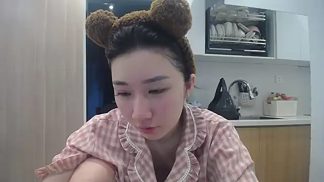 Snapshot of Asiagirll chatting on 05.25.26 Asiagirll online show from 05.25.26