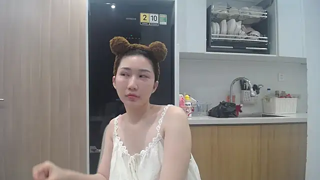 Snapshot of Asiagirll chatting on 06.17.26 Asiagirll online show from 06.17.26