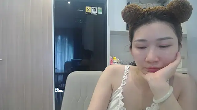 Snapshot of Asiagirll chatting on 06.18.26 Asiagirll online show from 06.18.26