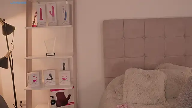 AbellaCroft online show from 12.17.24