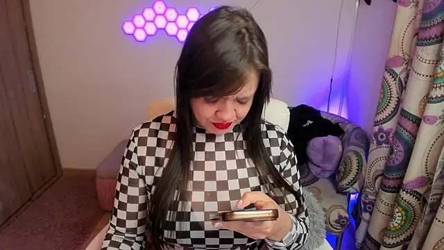 sophia grants online show from 12.05.25