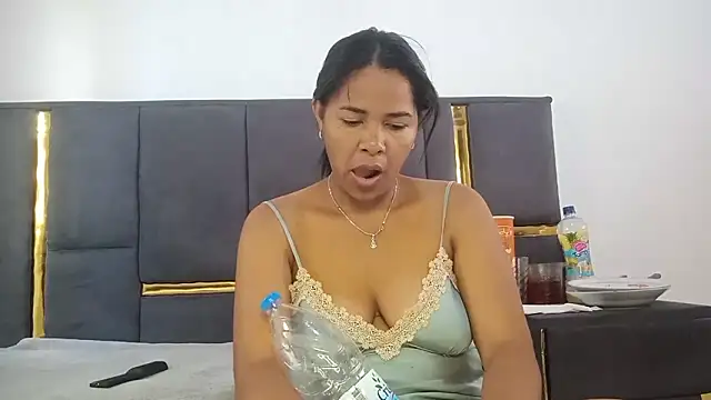 Snapshot of aleixane chatting on 03.23.26 aleixane online show from 03.23.26