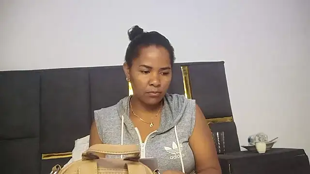 Snapshot of aleixane chatting on 04.01.26 aleixane online show from 04.01.26