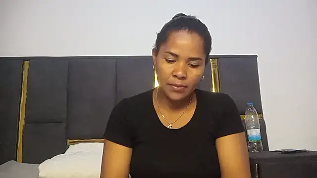 Snapshot of aleixane chatting on 04.02.26 aleixane online show from 04.02.26