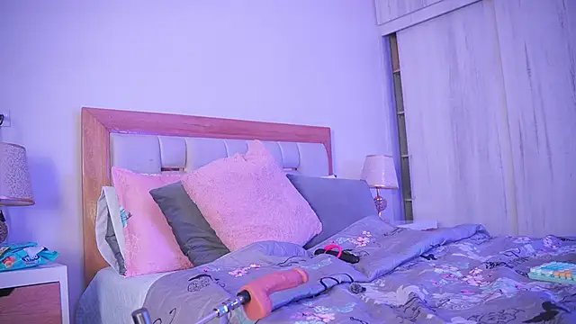 elena mature online show from 09.21.25