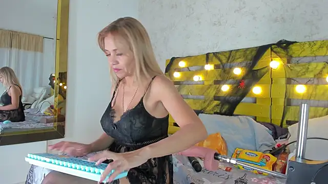 elena mature online show from 10.29.25