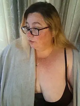 Snapshot of Iceprincess2bad4u chatting on 04.27.26 Iceprincess2bad4u online show from 04.27.26