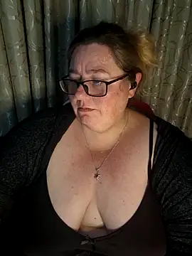 Snapshot of Iceprincess2bad4u chatting on 04.27.26 Iceprincess2bad4u online show from 04.27.26