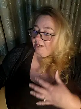 Snapshot of Iceprincess2bad4u chatting on 05.13.26 Iceprincess2bad4u online show from 05.13.26