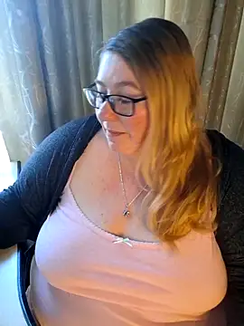 Snapshot of Iceprincess2bad4u chatting on 05.16.26 Iceprincess2bad4u online show from 05.16.26