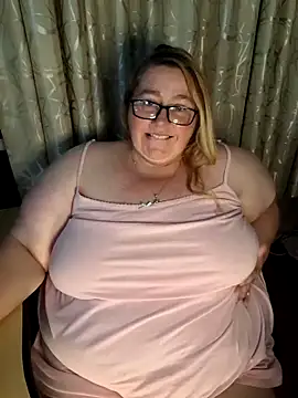 Snapshot of Iceprincess2bad4u chatting on 05.17.26 Iceprincess2bad4u online show from 05.17.26