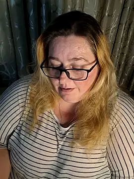 Snapshot of Iceprincess2bad4u chatting on 05.27.26 Iceprincess2bad4u online show from 05.27.26